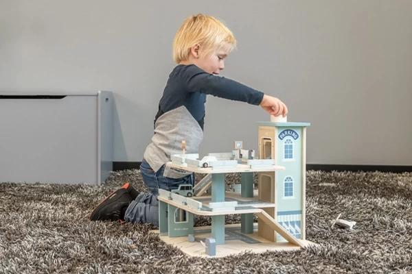 De autolift kan omhoog en omlaag