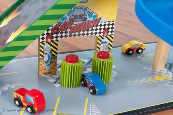 Gebruik de wasstraat voor een schone auto.