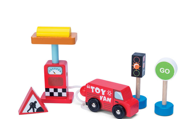 Car   Petrol pump set van het merk Le Toy Van.