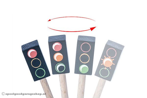 Het stoplicht kan op rood, oranje en groen.