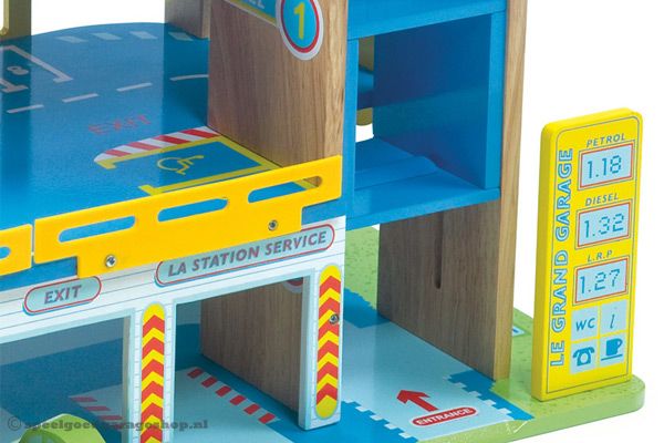 Inclusief meerdere parkeerplekken.