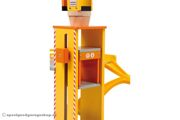 Compleet met echt werkende lift.